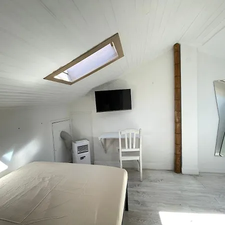 3 5 Minutes Away Meter Station Apartment *