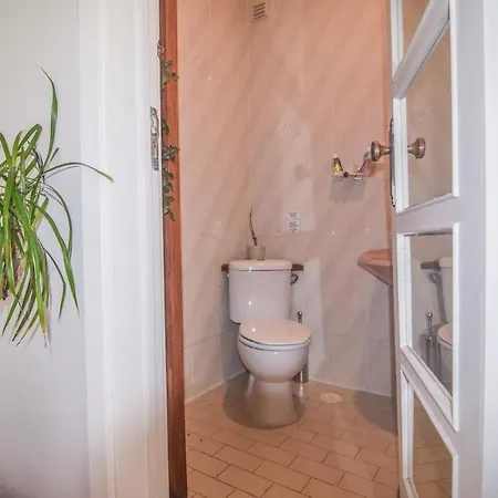 Apartment 3 5 Minutes Away Meter Station Lissabon